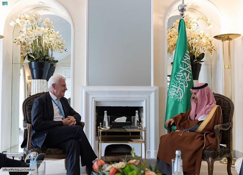 الأمير فيصل بن فرحان يلتقي الرئيس التنفيذي لشركة ليوناردو الإيطالية