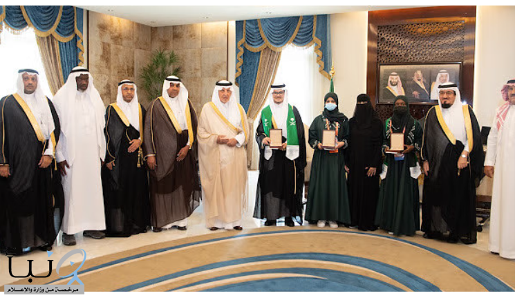 "الفيصل" يكرّم طلاب وطالبات مكة وجدة الفائزين بجوائز آيسف 2022