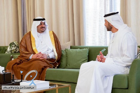 نائب أمير الرياض يقدم العزاء في وفاة الشيخ خليفة بن زايد