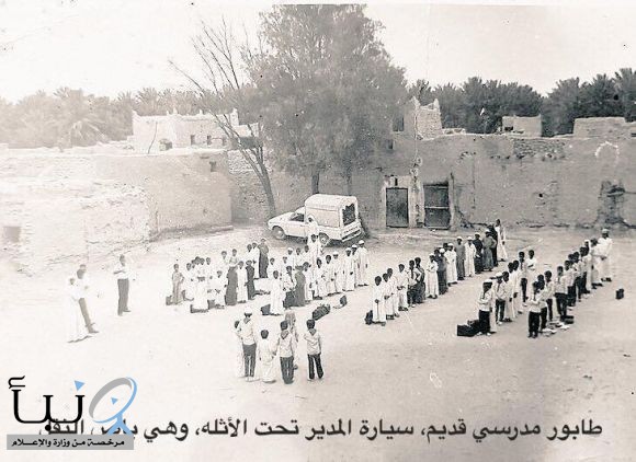 هذه الصوره لمدرسة زيد بن الخطاب في اليمامه بالخرج  اتوقع عام 1396هـ