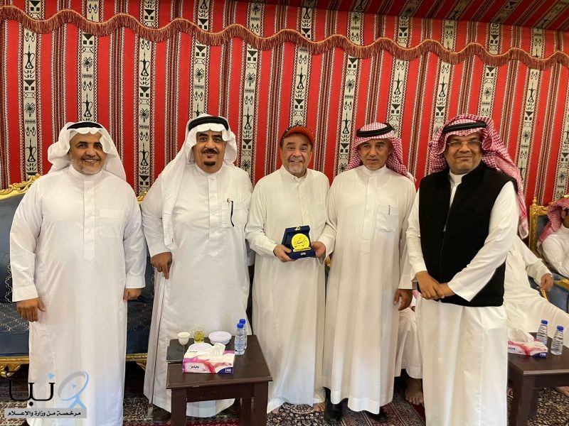 الفنان الدكتور راشد الشمراني يجمع ابناء حي العزيزية والعشبة بالخرج