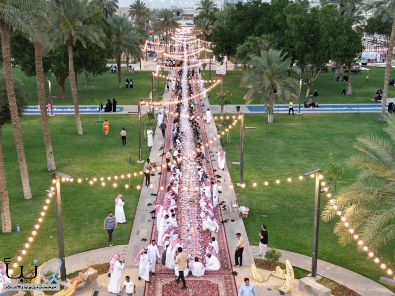 بلدية الخرج تقيم أطول مائدة إفطار رمضانية بحديقة الملك عبدالعزيز بحضور رئيس البلدية الخرج  ورئيس بلدية الدلم