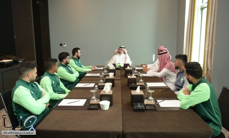 رئيس الاتحاد السعودي لكرة القدم يستقبل لاعبي المنتخب أبطال بطولة غرب آسيا الإلكترونية
