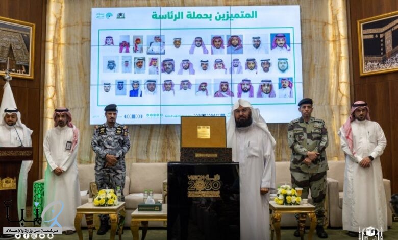 السديس يكرم عددًا من القياديين والموظفين لجهودهم بالمجال الخدمي للحجاج