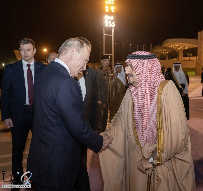 ‏الرئيس الروسي يغادر ‎الرياض وكان في وداعه أمير المنطقة
