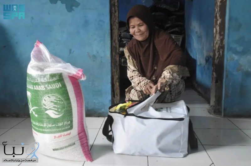 #مركز_الملك_سلمان_للإغاثة يوزع 717 سلة غذائية في منطقة جاوا الغربية بجمهورية إندونيسيا