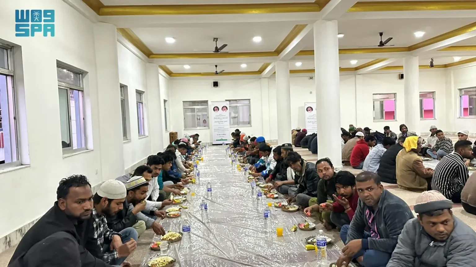 “الشؤون الإسلامية” تقيم مأدبة إفطار في المركز الإسلامي بـ “نيبال”