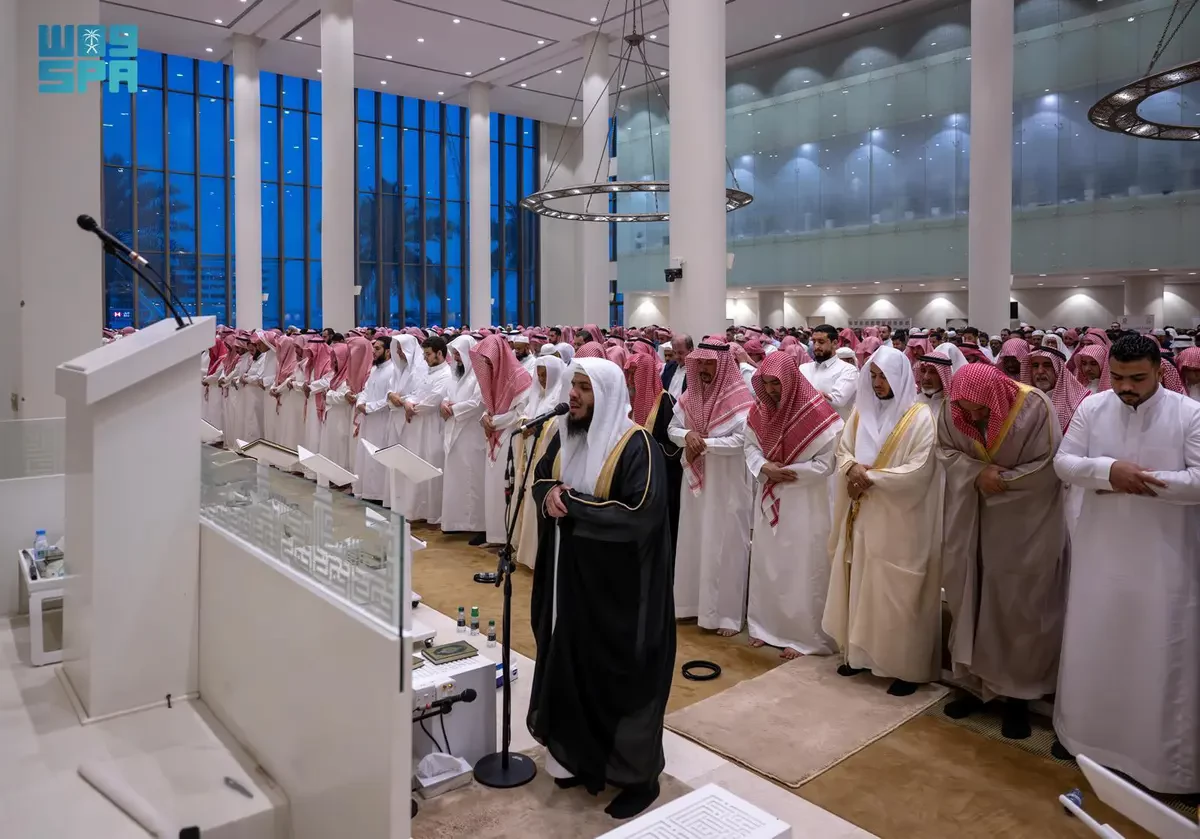 جموع المسلمين يؤدون صلاة عيد الفطر المبارك في انحاء المملكة