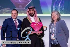 رئيس اللجنة الأولمبية والبارالمبية السعودية يتسلّم جائزة سبورت أكورد العالمية