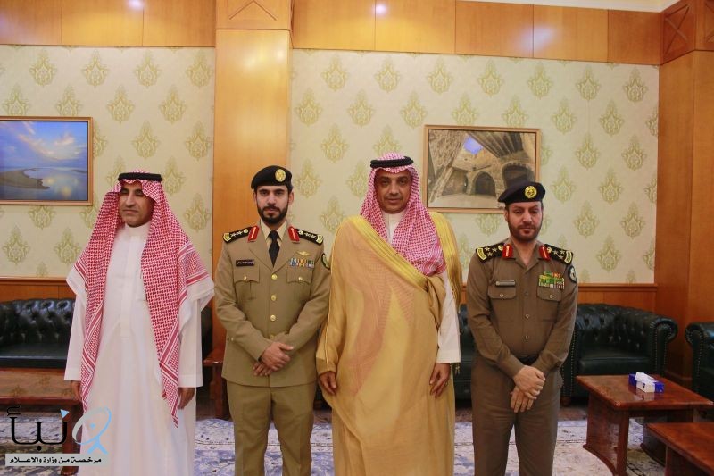 "محافظ ينبع يستقبل بمكتبه بالمحافظة قائد قوه أمن المنشآت المرعشي بمناسبة ترقيته لرتبه( عقيد ) "محافظ ينبع يستقبل بمكتبه بالمحافظة قائد قوه أمن المنشآت المرعشي بمناسبة ترقيته لرتبه( عقيد )