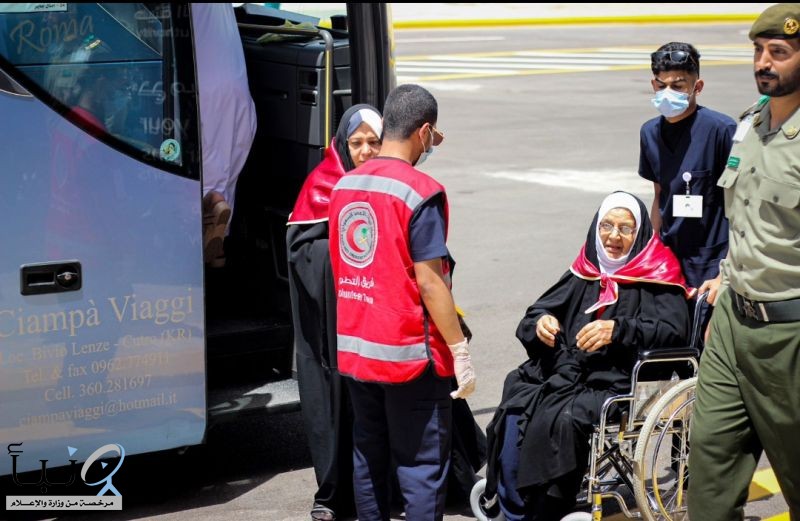 الهلال الأحمر بالحدود الشمالية يقدم خدماته للحجاج العراقيين المغادرين لبلادهم