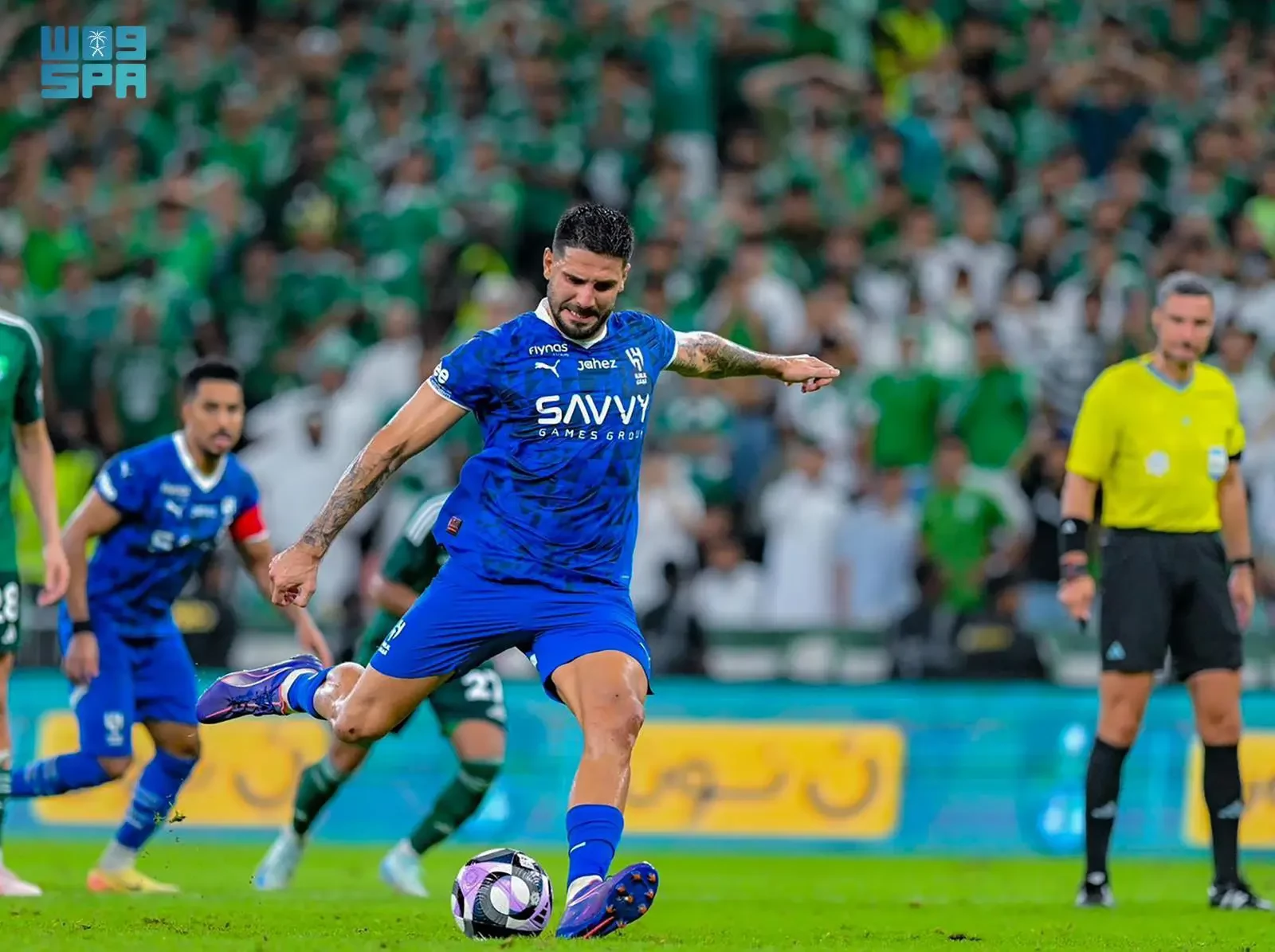 الدوري السعودي: الهلال يؤكد صدارته بفوزه في الكلاسيكو.. والنصر يصعد للثالث.. وتعثر جديد للقادسية بعد نهاية الجولة السادسة