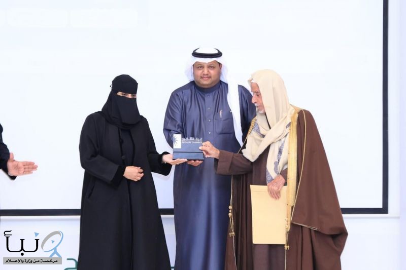 أ.د عبدالعزيز الفيصل خلال أحدية غرفة الخرج يسلط الضوء على “تاريخ اليمامة في الشعر العربي”
