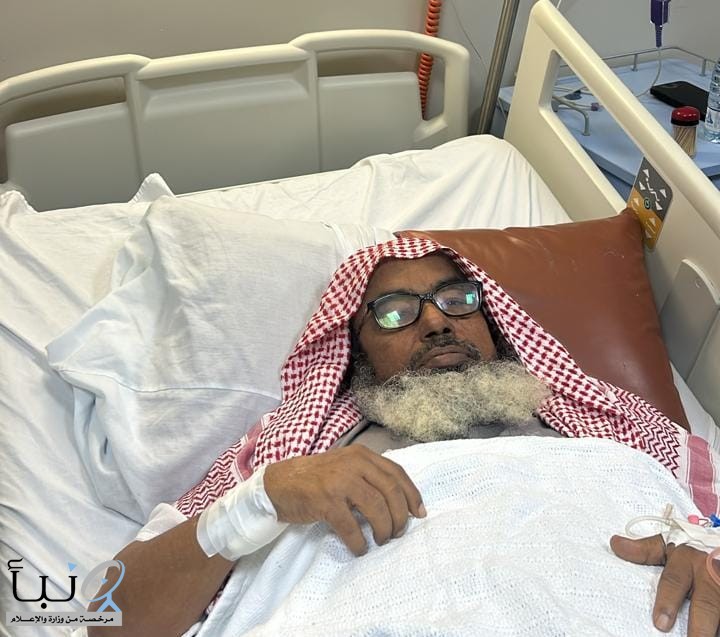 الداعية المدخلي ينام على السرير الأبيض بمستشفى الأمير محمد بن ناصر بجازان