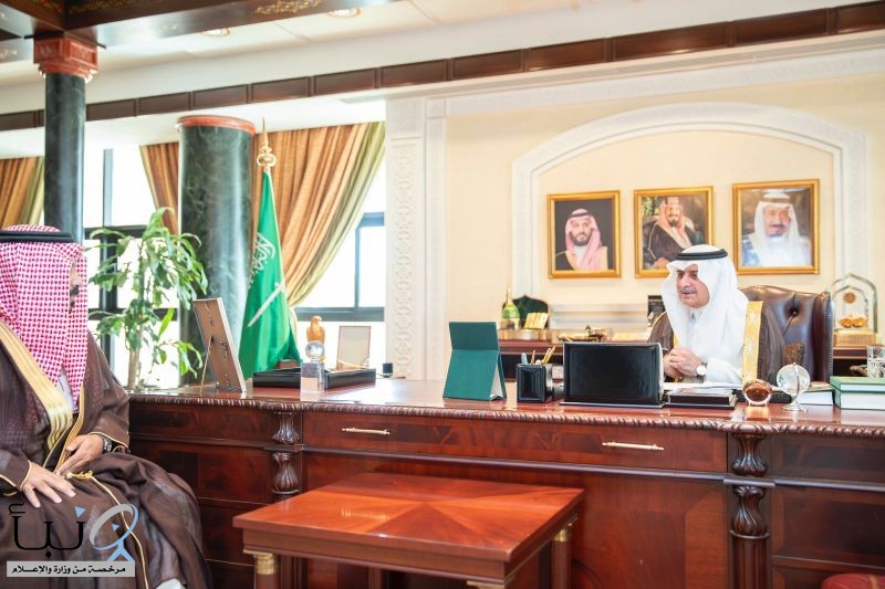 أمير تبوك يستقبل مدير إدارة الكهرباء بالمنطقة