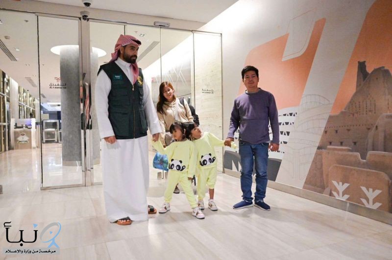 وصول التوأم الفلبيني الملتصق “كليا وموريس آن” إلى الرياض لإجراء التقييم الطبي
