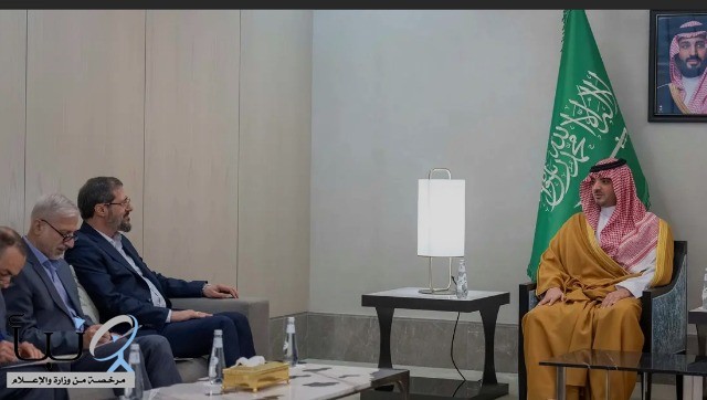 وزير الداخلية يستقبل رئيس منظمة الحج والزيارة بالجمهورية الإيرانية