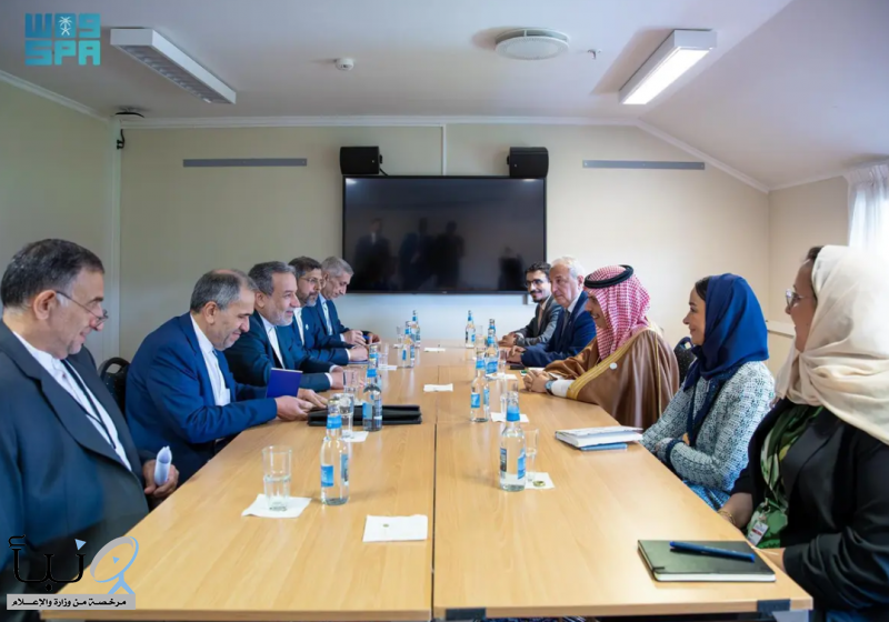 وزير الخارجية ونظيره الإيراني يناقشان المستجدات على الساحتين الإقليمية والدولية