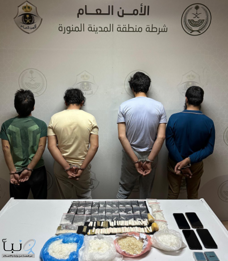 القبض على (3) مقيمين ووافد لترويجهم (1.7) كيلوجرام من مادة الميثامفيتامين المخدر (الشبو)