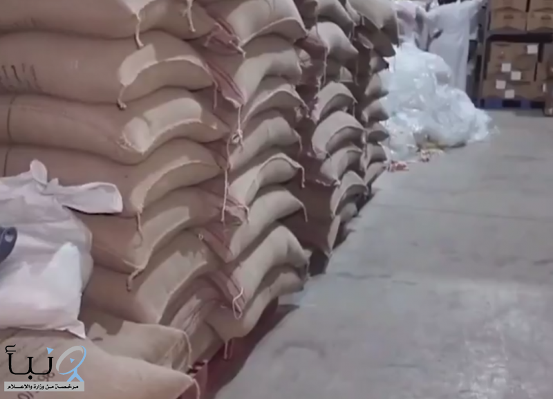 ضبط مستودعين في #الرياض يحتويان على 8 أطنان من أغذية فاسدة من بينها حلويات أطفال
