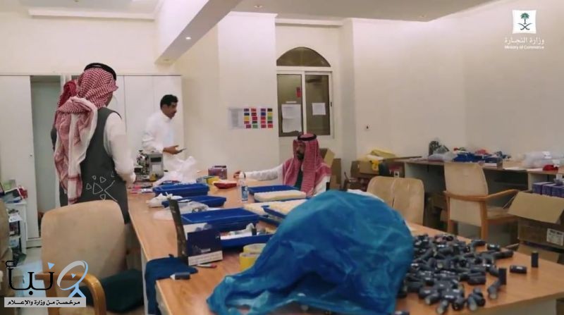 #التجارة تطيح بمعمل تبغ مغشوش في فيلا سكنية وتصادر أكثر من 4 ملايين منتج قبل وصولها للمستهلكين #عاجل