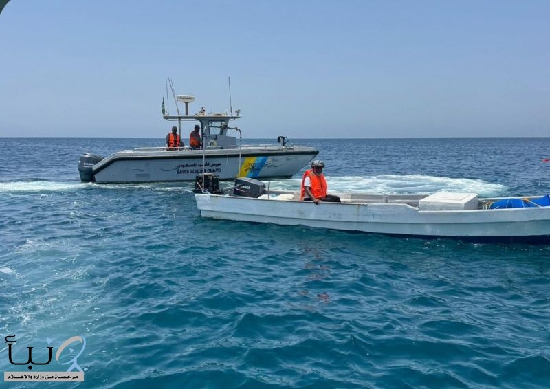 إنقاذ مواطنين تعطلت واسطتهما البحرية في عرض البحر