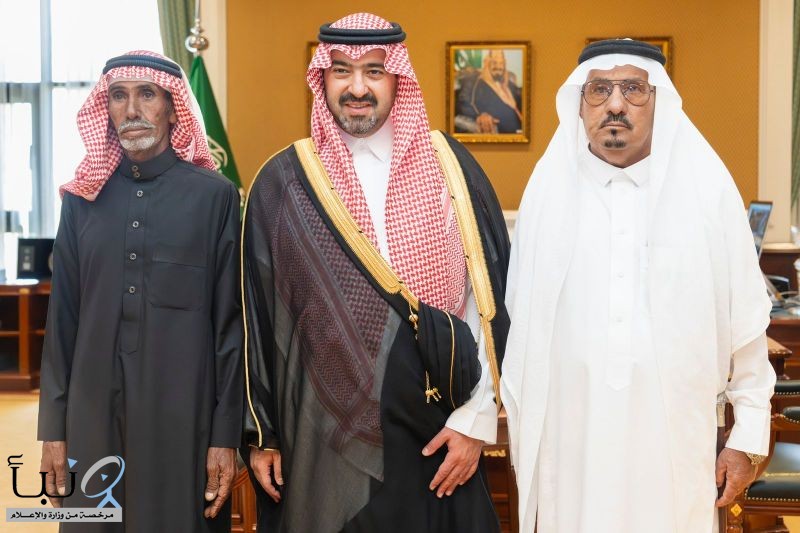 نائب أمير تبوك يستقبل المواطن حمود الحويطي المتنازل عن قاتل شقيقه لوجه الله تعالى