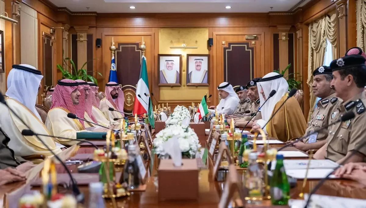 #وزير_الداخلية ونظيره الكويتي يعقدان جلسة مباحثات رسمية