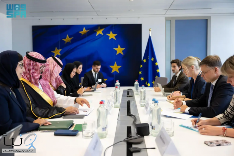 وزير الاقتصاد والتخطيط يجتمع مع المفوض الأوروبي للاقتصاد والإنتاجية