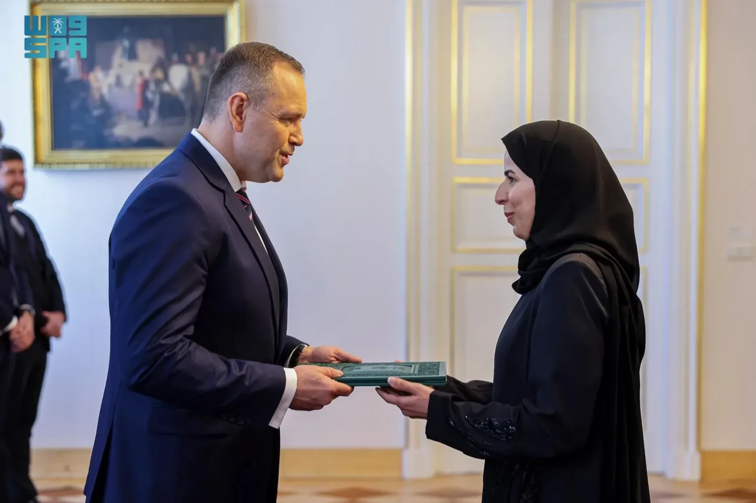 السفيرة “الشهوان” تقدم أوراق اعتمادها لرئيس جمهورية #بولندا