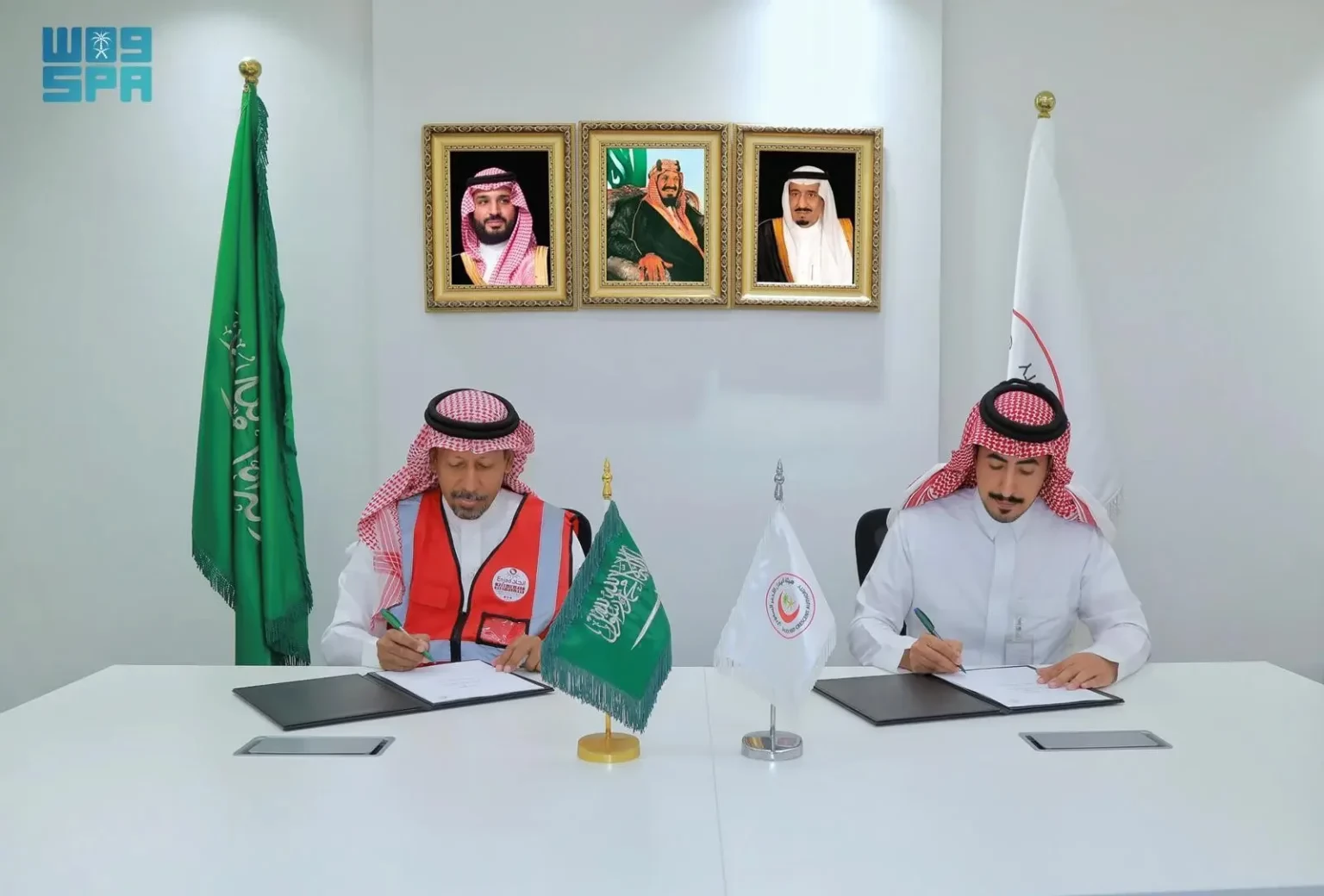 الهلال الأحمر وإنجاد للبحث والإنقاذ توقعان مذكرة تعاون لتعزيز الإسعافات الأولية