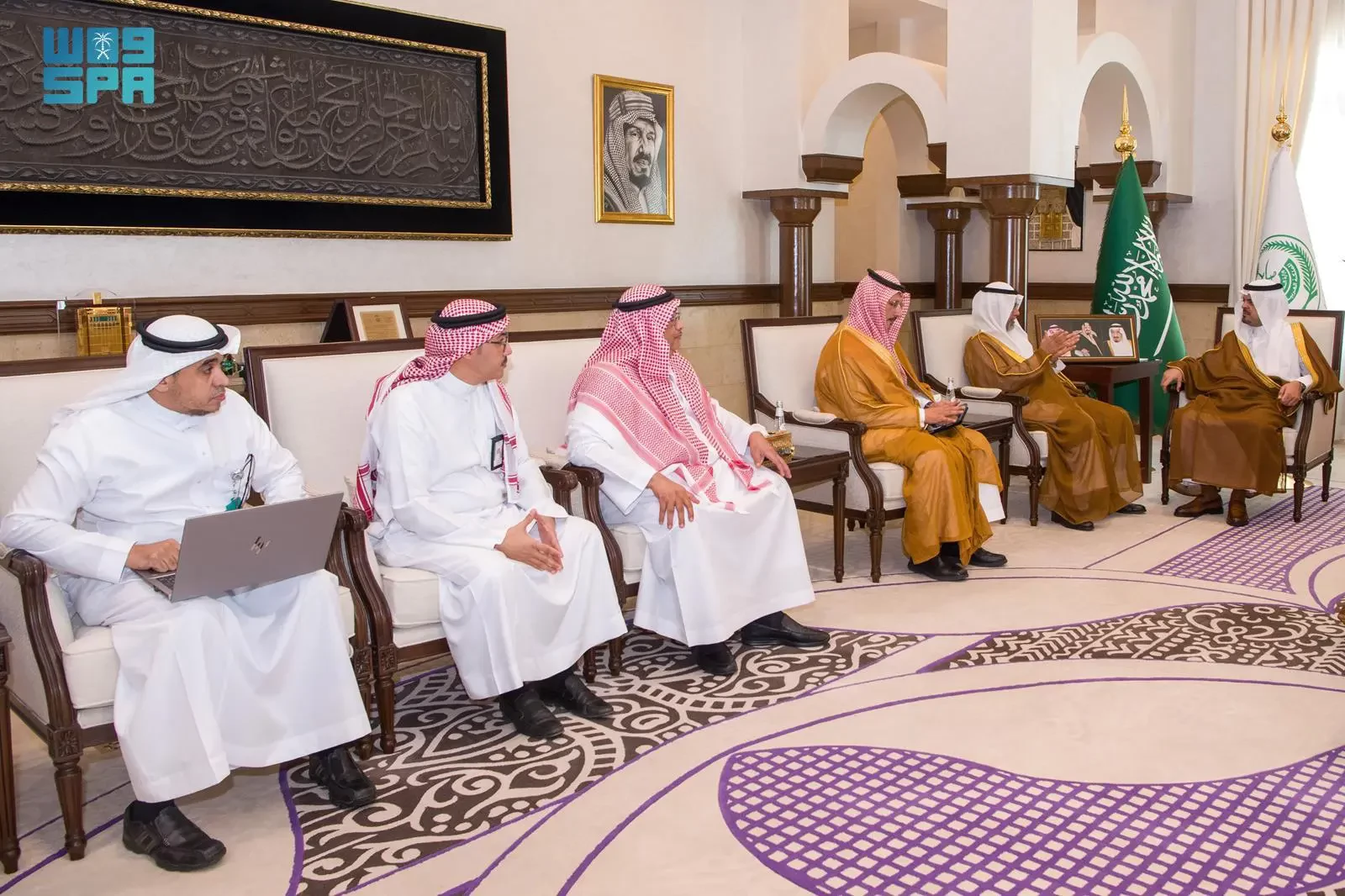 نائب أمير منطقة مكة المكرمة يستقبل الرئيس التنفيذي للهيئة العامة للمساحة الجيولوجية السعودية نائب أمير منطقة مكة المكرمة يستقبل الرئيس التنفيذي للهيئة العامة للمساحة الجيولوجية السعودية