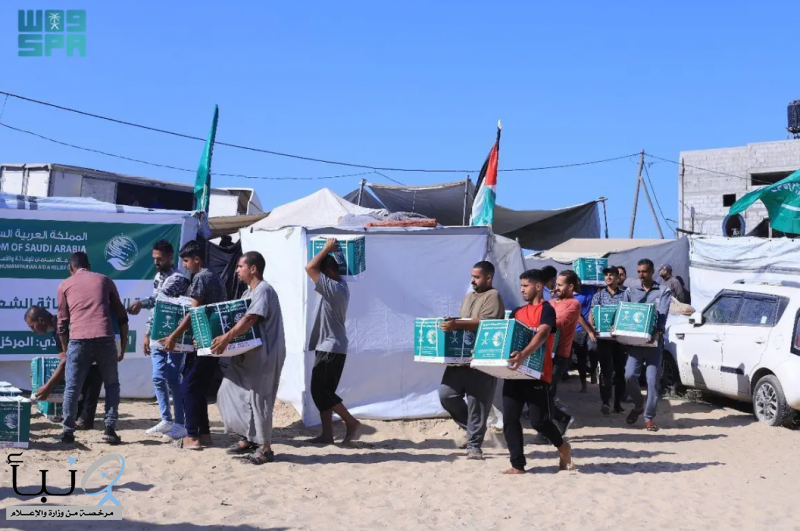 مركز الملك سلمان للإغاثة يواصل توزيع المساعدات الغذائية للأسر النازحة في منطقة مواصي خان يونس في قطاع غزة مركز الملك سلمان للإغاثة يواصل توزيع المساعدات الغذائية للأسر النازحة في منطقة مواصي خان يونس في قطاع غزة