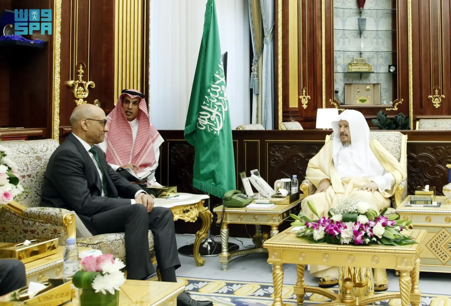 رئيس مجلس الشورى يستقبل السفير الباكستاني