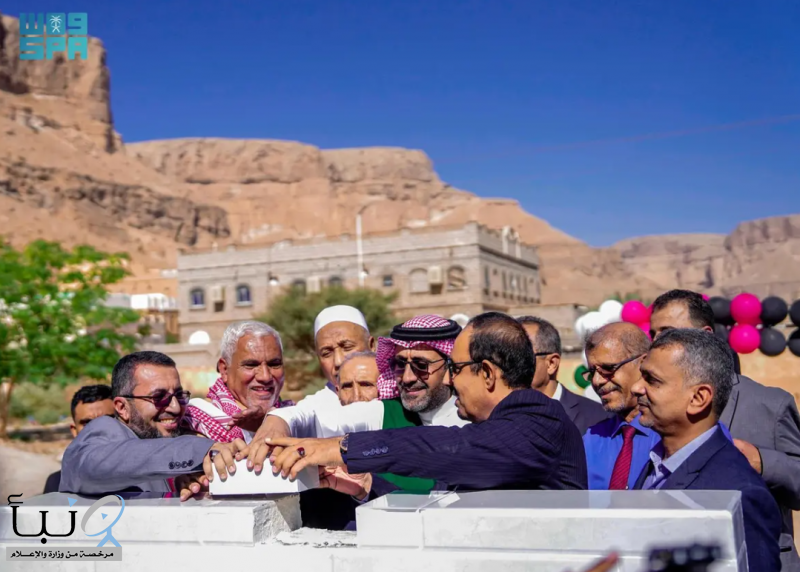 مركز الملك سلمان للإغاثة يضع حجر الأساس لمشروع بناء مركز البكرية الخيري للغسيل الكلوي في مديرية دوعن بحضرموت