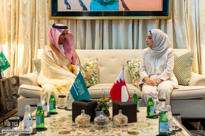 وزير السياحة يلتقي نظيرته البحرينية لبحث آفاق التعاون السياحي بين البلدين