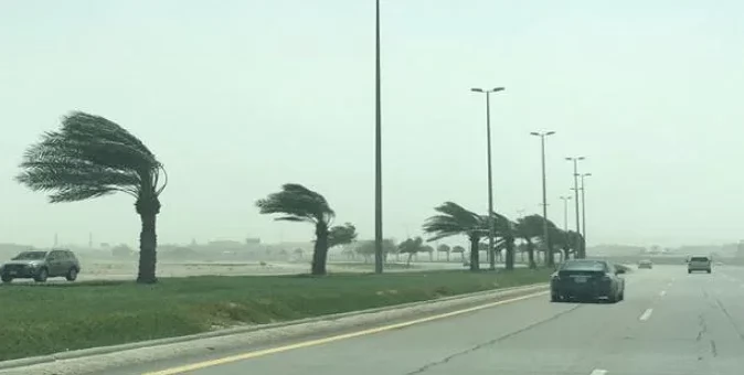 “الأرصاد” تنبه من أتربة مثارة ورياح نشطة على الوجه وأملج
