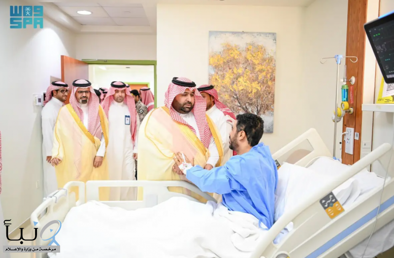 أمير منطقة جازان ونائبه يطمئنان على صحة مدير عام تعليم جازان