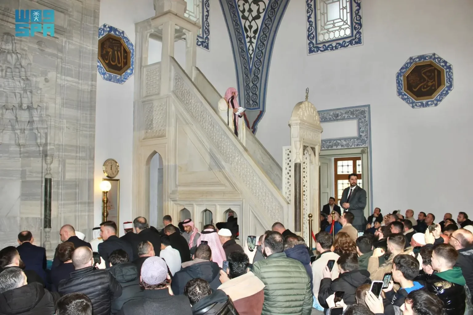 “المعيقلي” يزور مقدونيا الشمالية ويؤم المصلين بجامع مصطفى باشا “المعيقلي” يزور مقدونيا الشمالية ويؤم المصلين بجامع مصطفى باشا