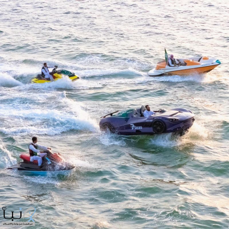 شاطئ المرجان بشاطئ نصف القمر يواصل جذب الزوار والمتنزهين لتعدد مرافقه وجماله وعناصره الترفيهية