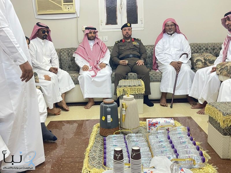 مدير شرطة منطقة جازان يقدم التعازي لشيخ قبيلة العكرة في وفاة شقيقته