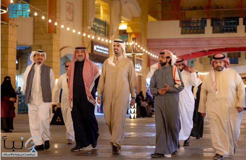 سمو أمين منطقة الرياض يزور موسم “شتاء الديرة” في وسط الرياض