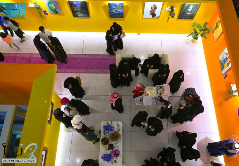 “ظلّ لا يتبع صاحبه” تجربة تشكيلية في فنون أبها