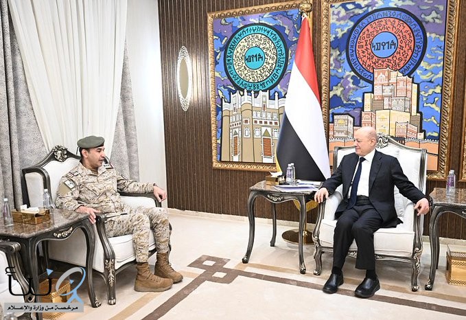 رئيس مجلس القيادة الرئاسي اليمني يستقبل قائد القوات المشتركة لتحالف دعم الشرعية ويبحثان آليات التنسيق المشتركة