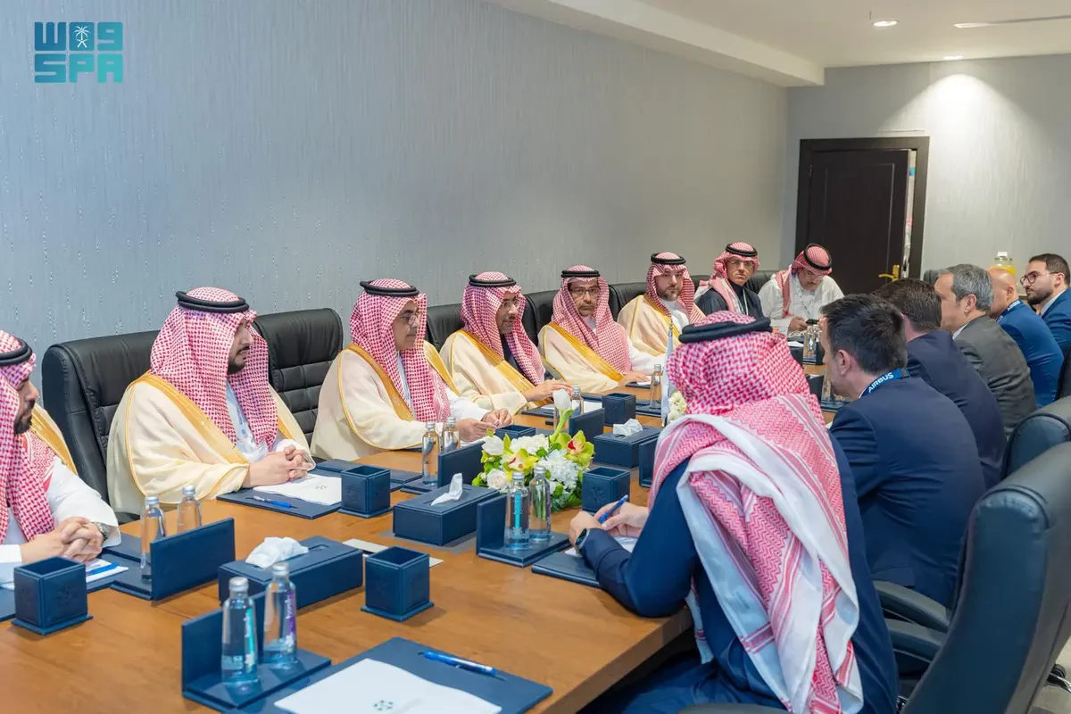 وزير الصناعة يبحث توطين صناعة الطائرات وسلاسل الإمداد مع “إيرباص هليكوبترز”