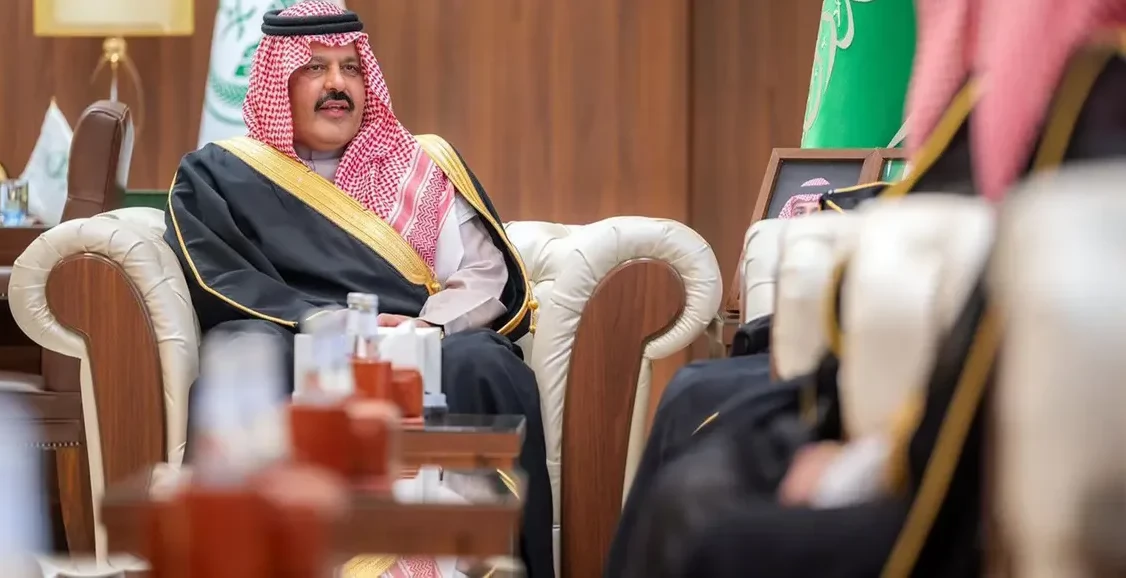 أمير حائل يطلع على استراتيجية بنك البلاد لافتتاح فروع الجيل الجديد