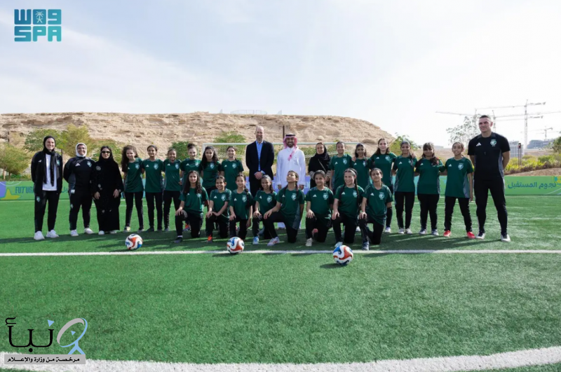ولي عهد بريطانيا يشهد الحصة التدريبية للاعبات مراكز التدريب الإقليمية للبنات