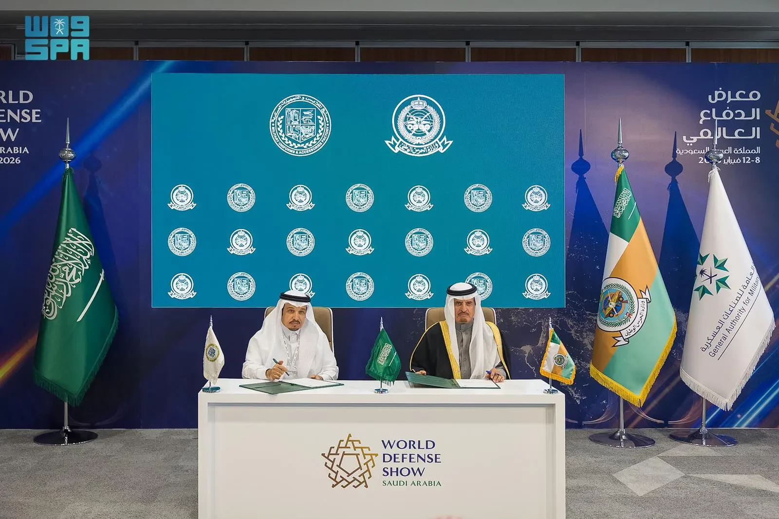 نائب وزير الحرس الوطني يوقع عددًا من العقود مع عدة شركات وطنية