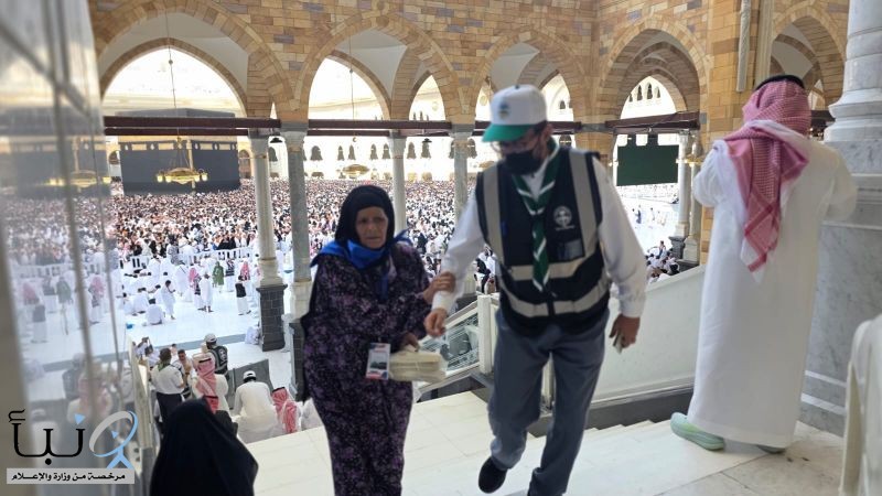 "بوصلة الرحمة".. حينما تصبح سواعد "الكشافة" ملاذاً لقلوب التائهين في رحاب الحرم المكي