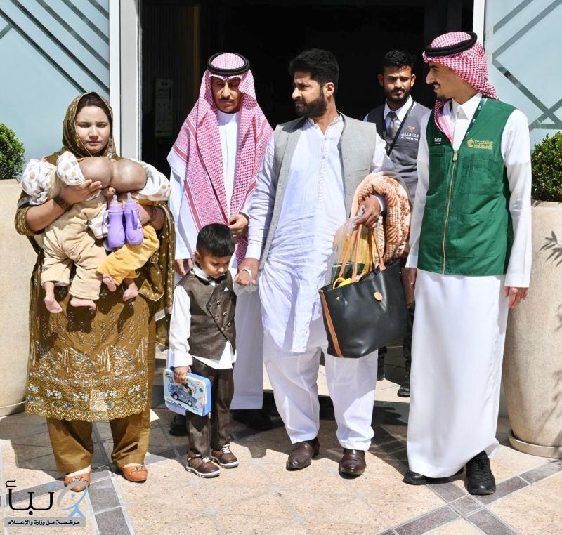 إنفاذًا لتوجيهات خادم الحرمين الشريفين وسمو ولي العهد.. وصول التوأم الملتصق الباكستاني(سفيان ويوسف) إلى الرياض